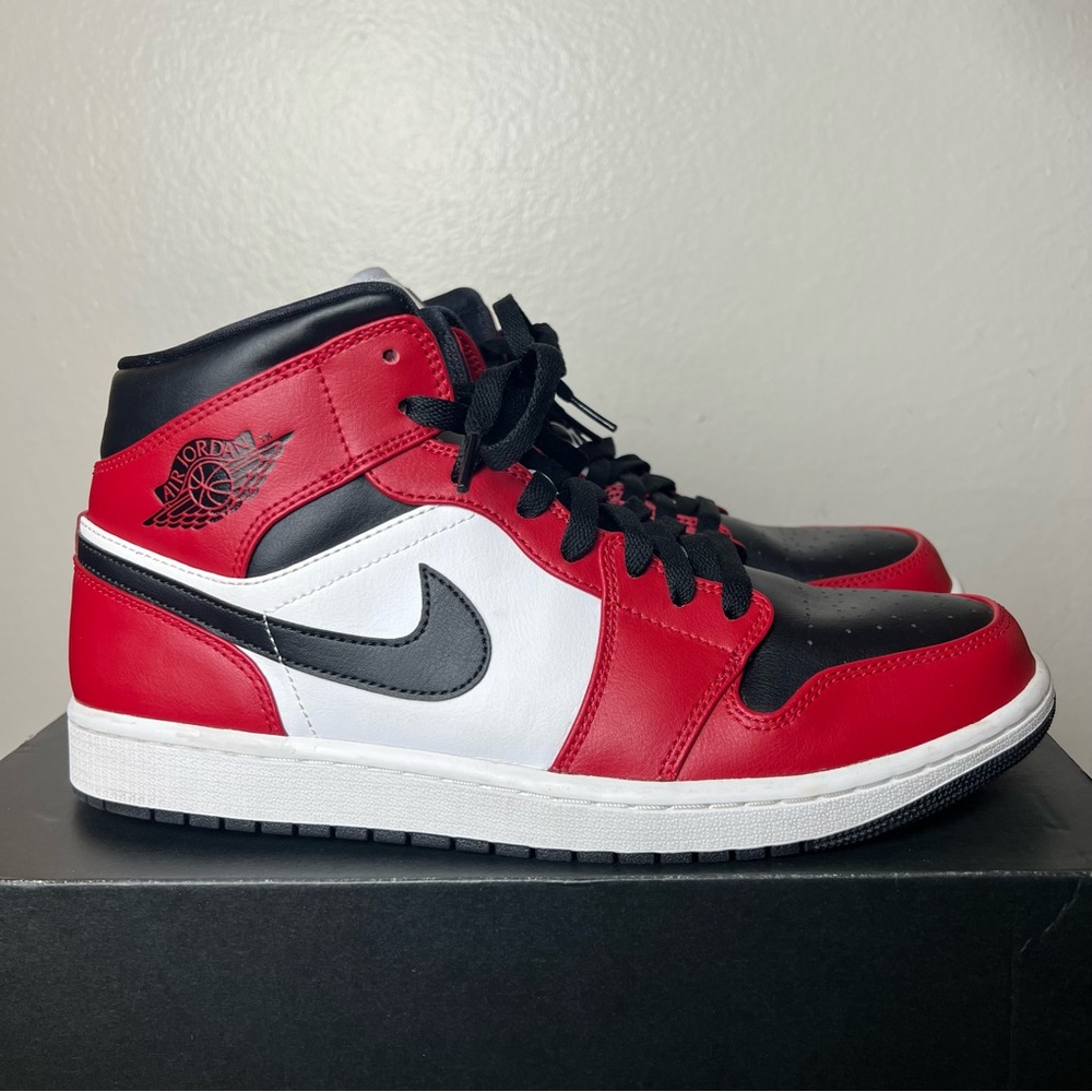 Air Jordan Mid 1 'Chicago Black Toe"